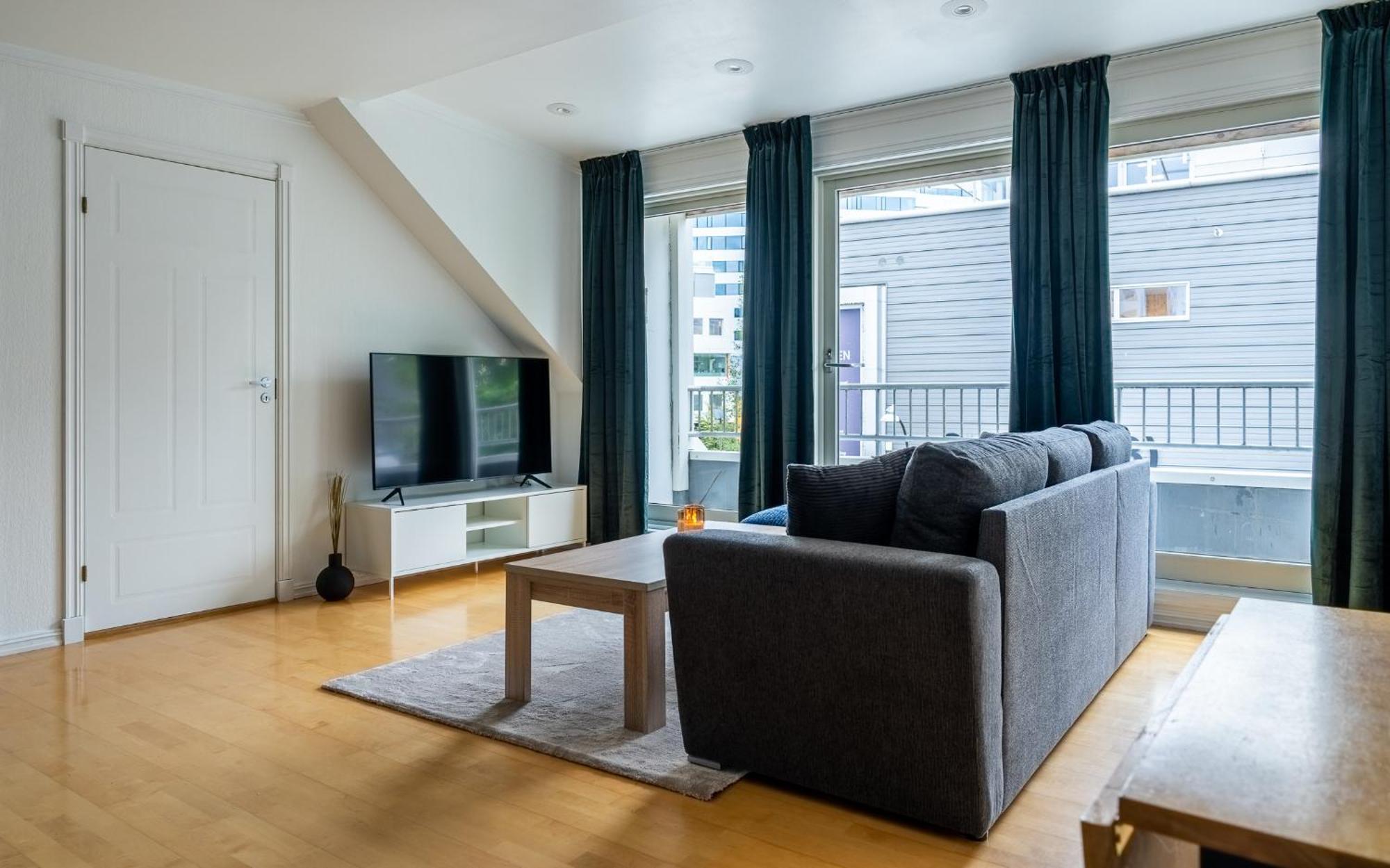 Square Apartment