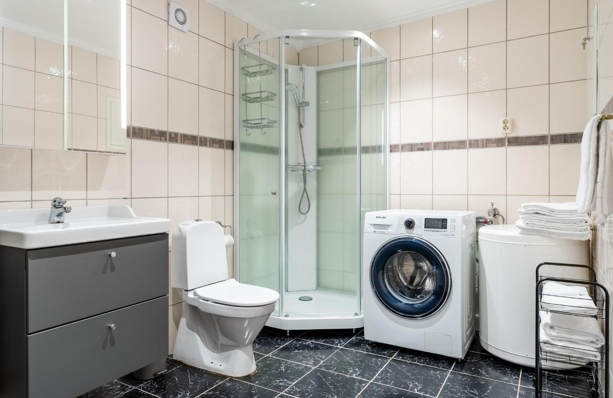 Square Apartment *